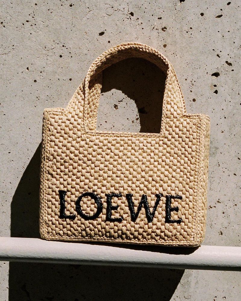 Ten koszyk Loewe będzie hitem tego lata. Stylistki za nim szaleją
